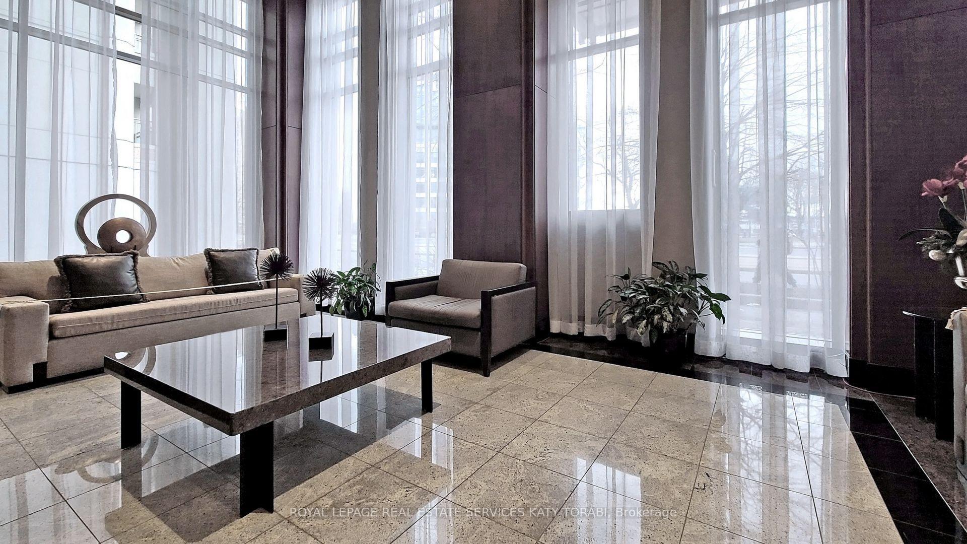 3 Bedrooms Condo at 628 Fleet, Toronto For sale