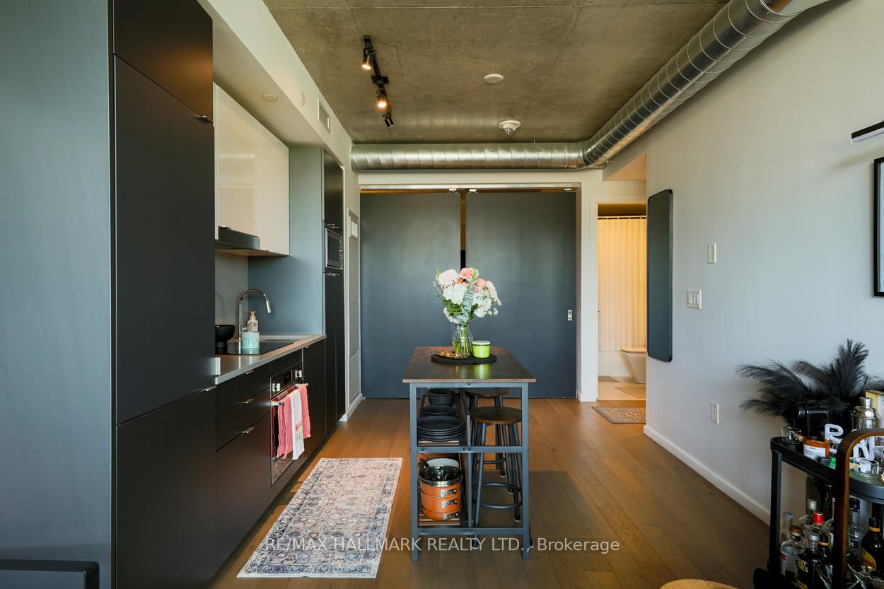 2 Bedrooms Condo at 21 Lawren Harris, Toronto For sale