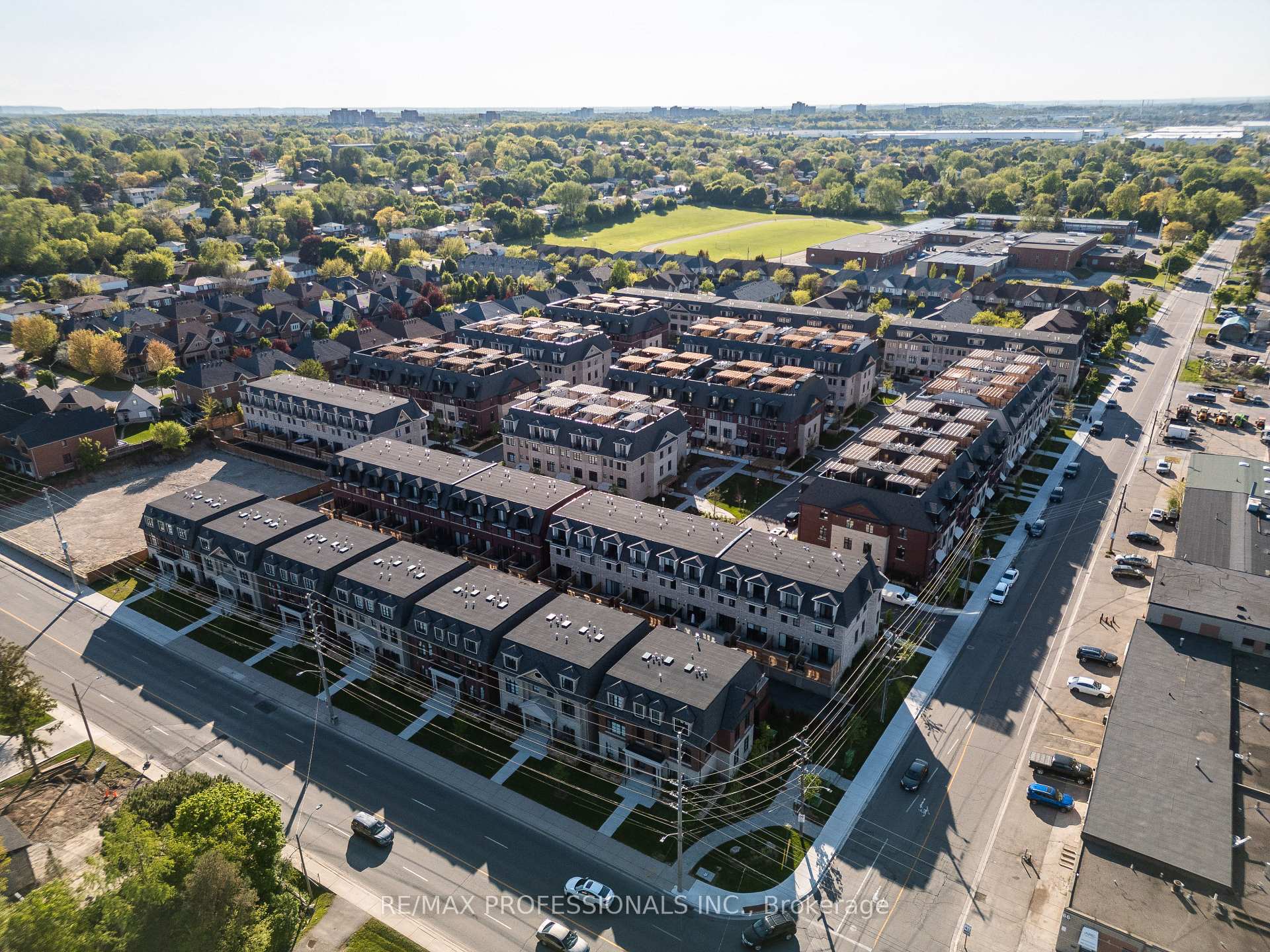 3 Bedrooms Condo at 150 Joymar, Mississauga For sale
