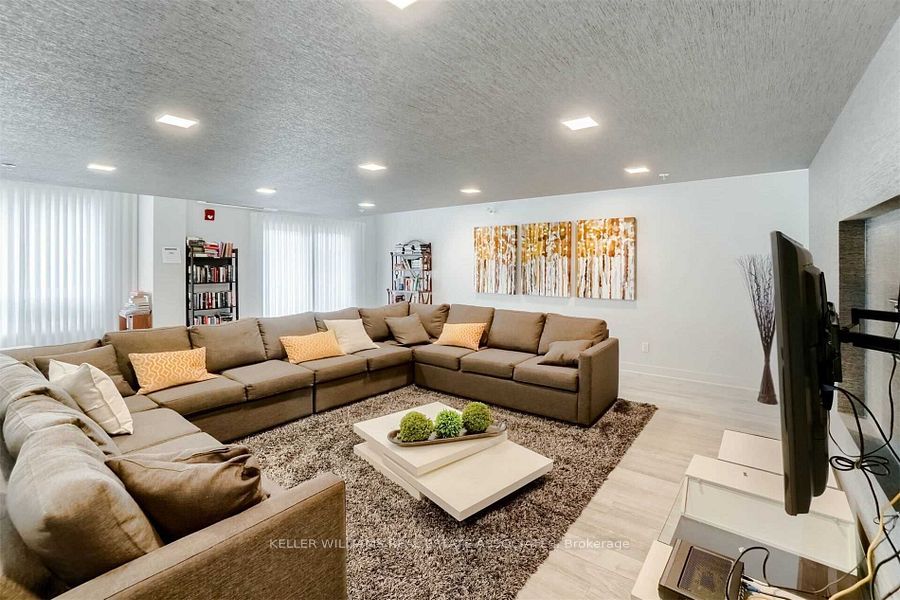3170 Erin Mills Parkway, #420