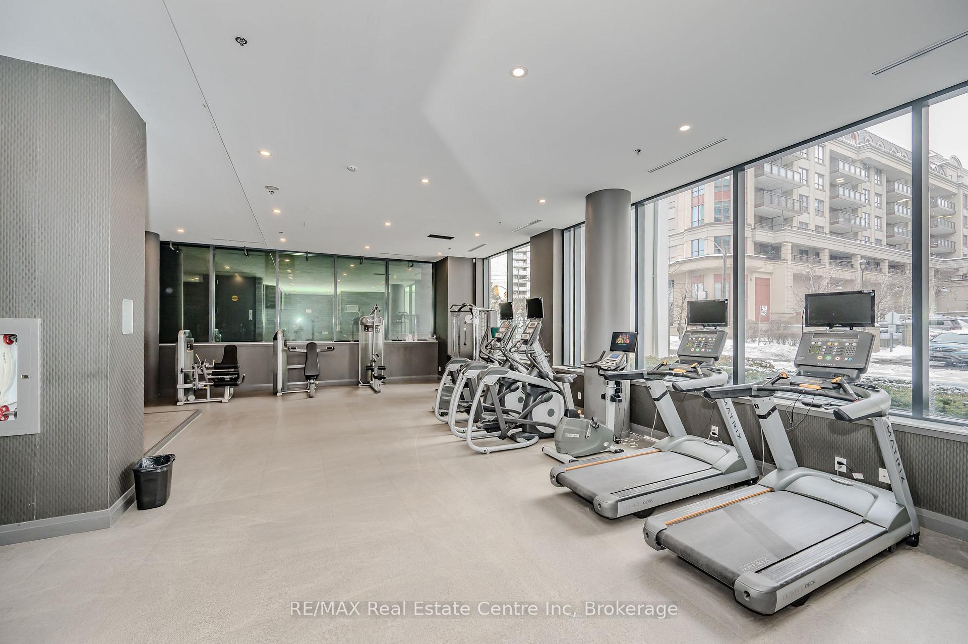2 Bedrooms Condo at 18 Rean, Toronto For sale