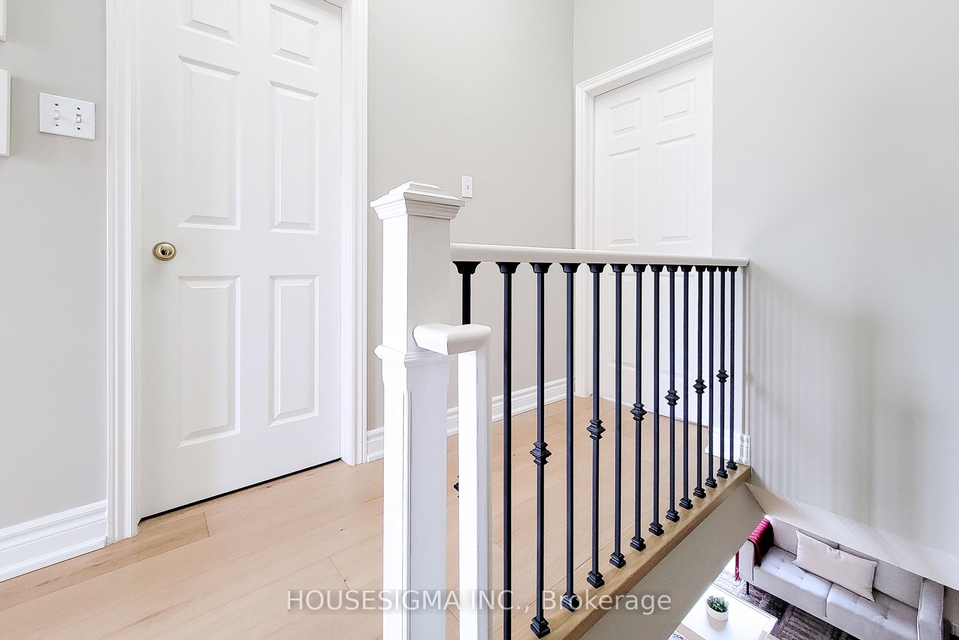 2 Bedrooms Condo at 3480 Upper Middle, Burlington For sale