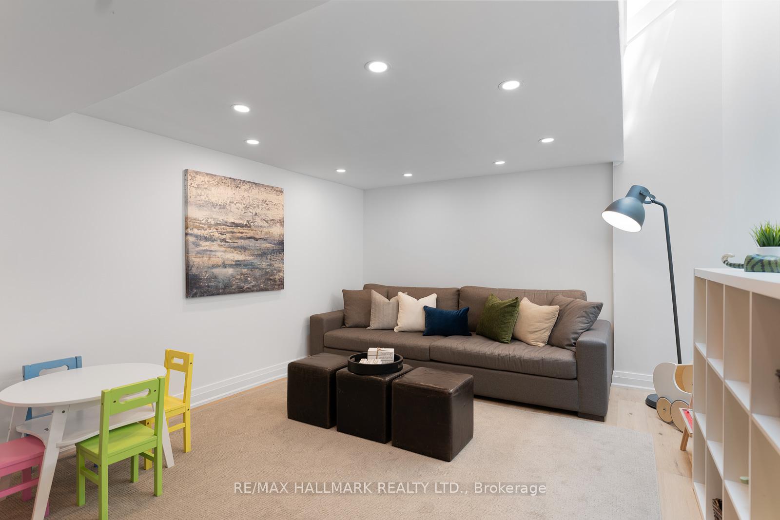 4 Bedrooms Condo at 95 Summerhill, Toronto For sale