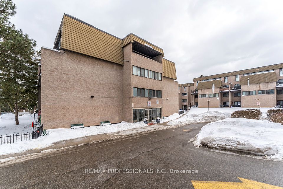 #122 - 2095 Roche Court, Mississauga, ON L5K 2C8