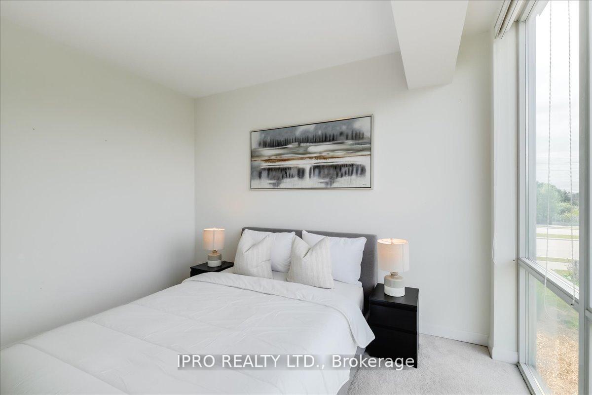 2 Bedrooms Condo at 3028 Creekshore, Oakville For sale
