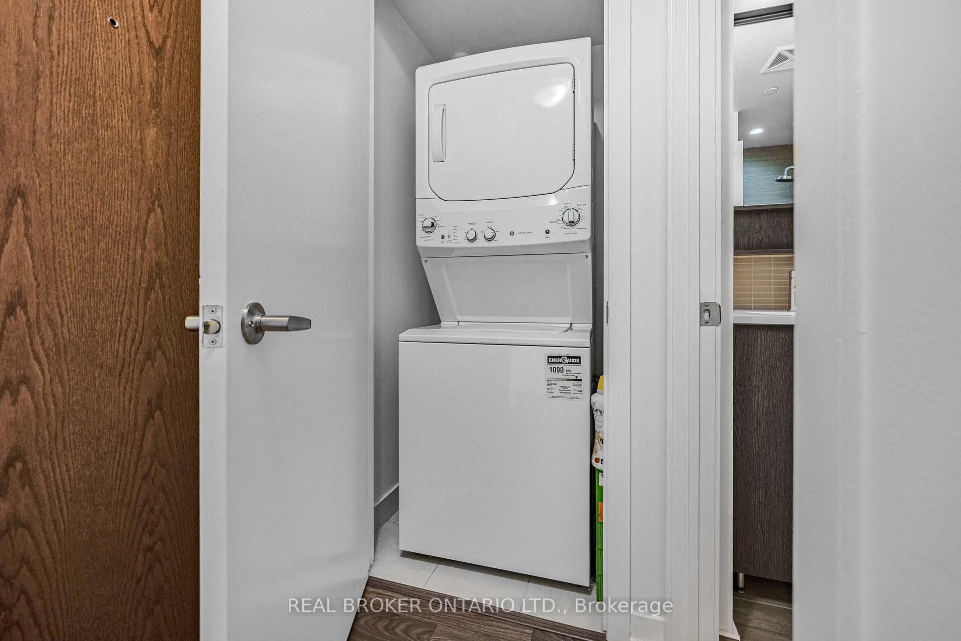 2 Bedrooms Condo at 2560 Eglinton, Mississauga For sale