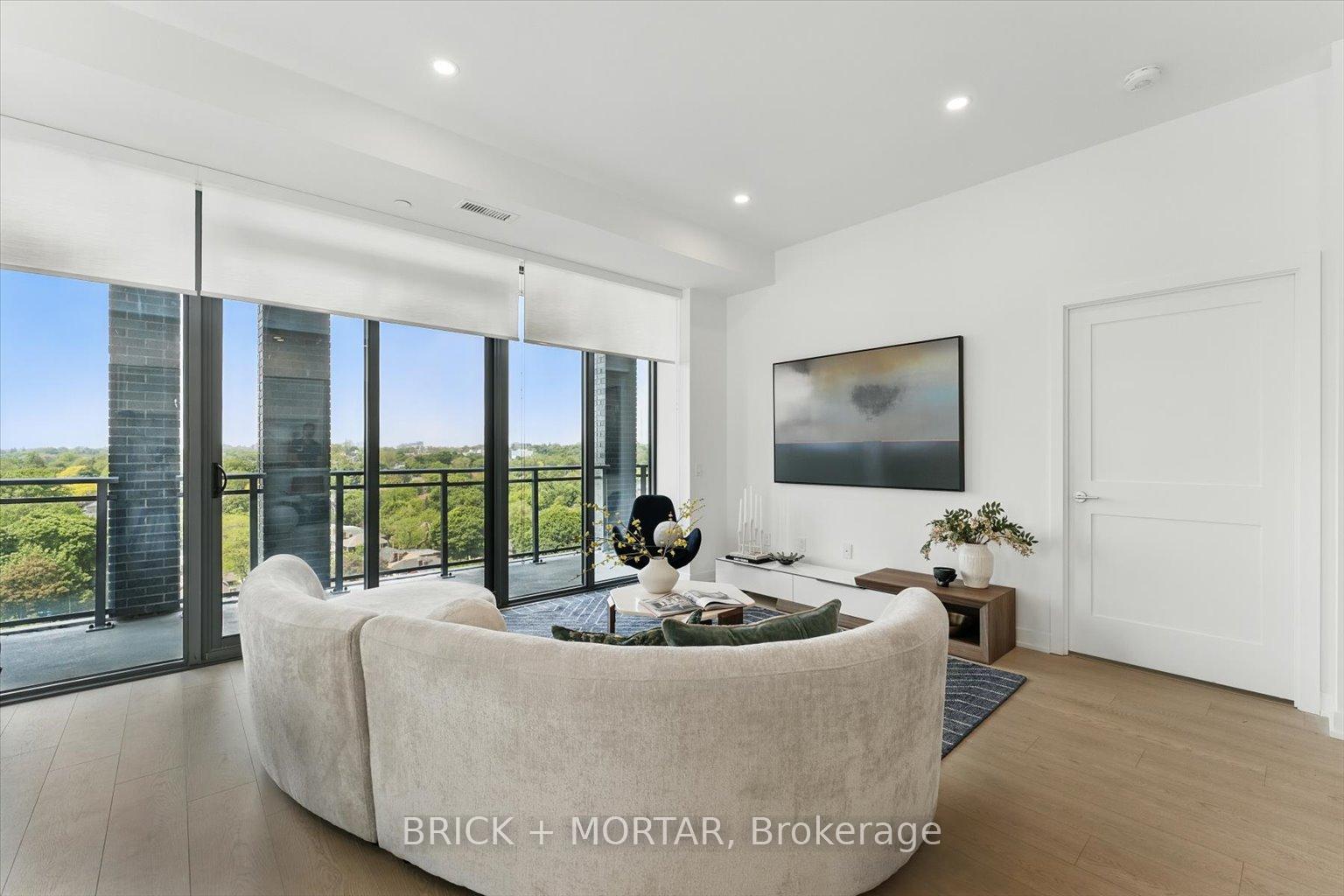 3 Bedrooms Condo at 1 Hillsdale, Toronto For sale