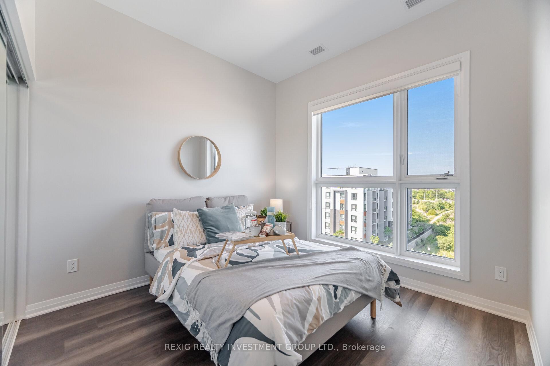 2 Bedrooms Condo at 95 DUNDAS, Oakville For sale