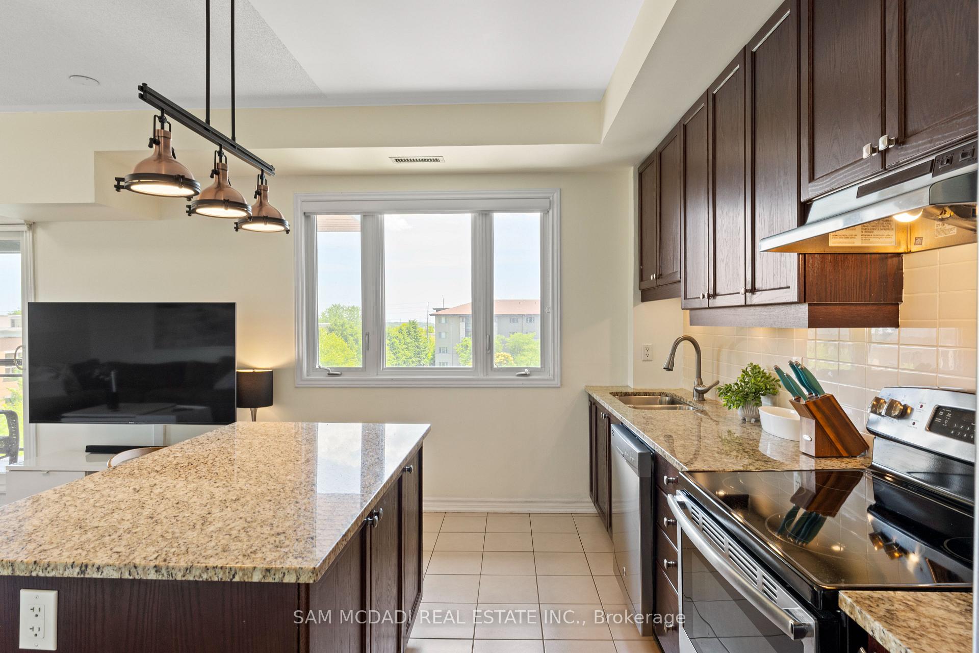 2 Bedrooms Condo at 570 Lolita, Mississauga For sale