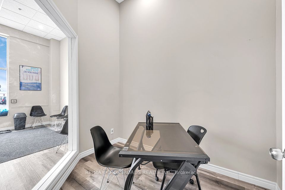 https://trreb-image.ampre.ca/EUbfp_X6gzqPJkoCqBxPvqVO5hc8bJMc0FgMxVCeK2Y/rs:fit:960:960/wm:.5:so:0:50:.4/wmsh:10/wmt:PHNwYW4gZm9yZWdyb3VuZD0nd2hpdGUnIGZvbnQ9JzY4Jz5SRS9NQVggQ1JPU1NST0FEUyBSRUFMVFkgSU5DLiwgQnJva2VyYWdlPC9zcGFuPg/L3RycmViL2xpc3RpbmdzLzQxLzA2Lzc1LzcxL3AvOWVjMzM5MjItZTM0ZS00MmExLTkxYTctNTIwMzdiMjExOWY4LmpwZw.jpg