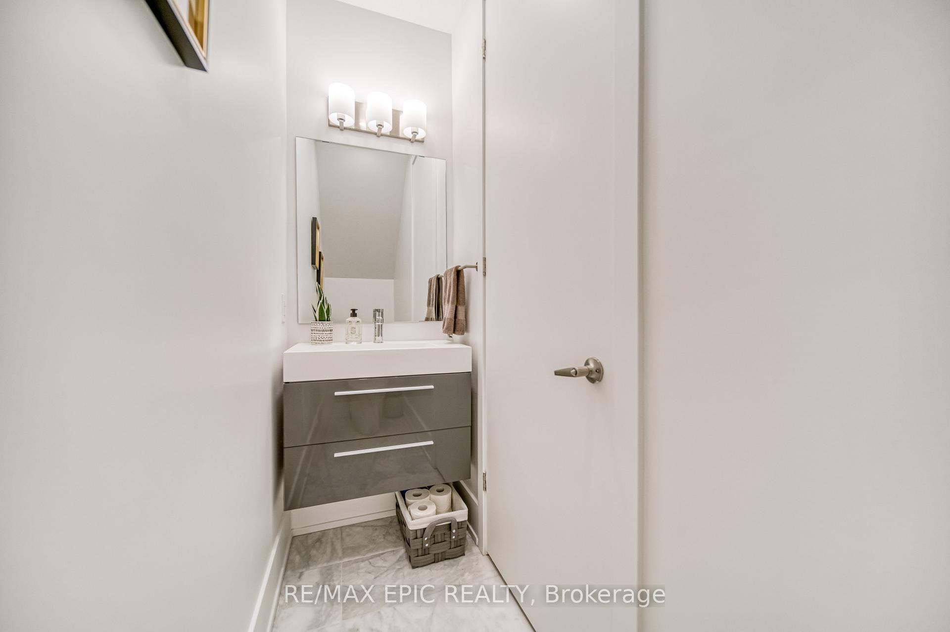 3 Bedrooms Condo at 165 Pears, Toronto For sale