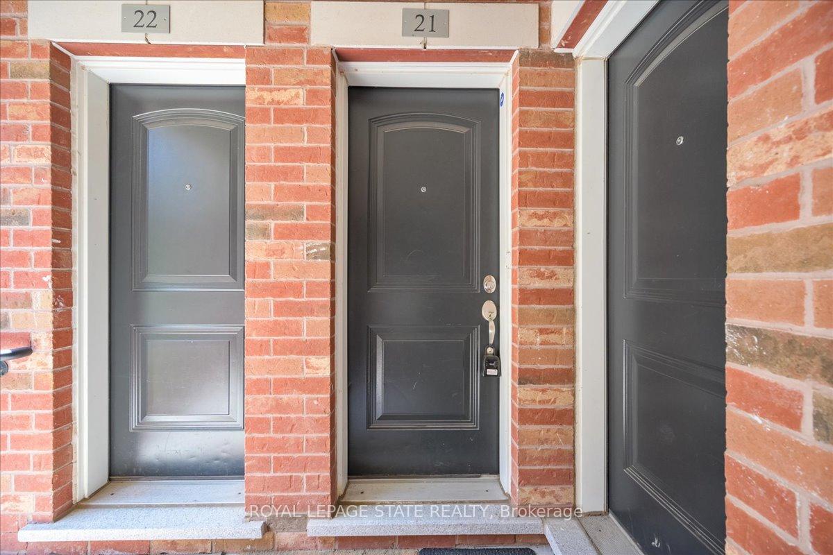 2 Bedrooms Condo at 2450 Post, Oakville For sale