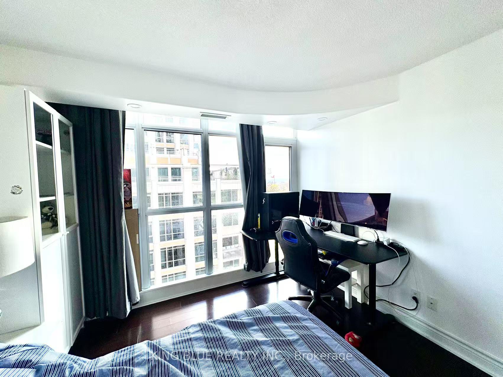 3 Bedrooms Condo at 35 Bastion,  Toronto For sale