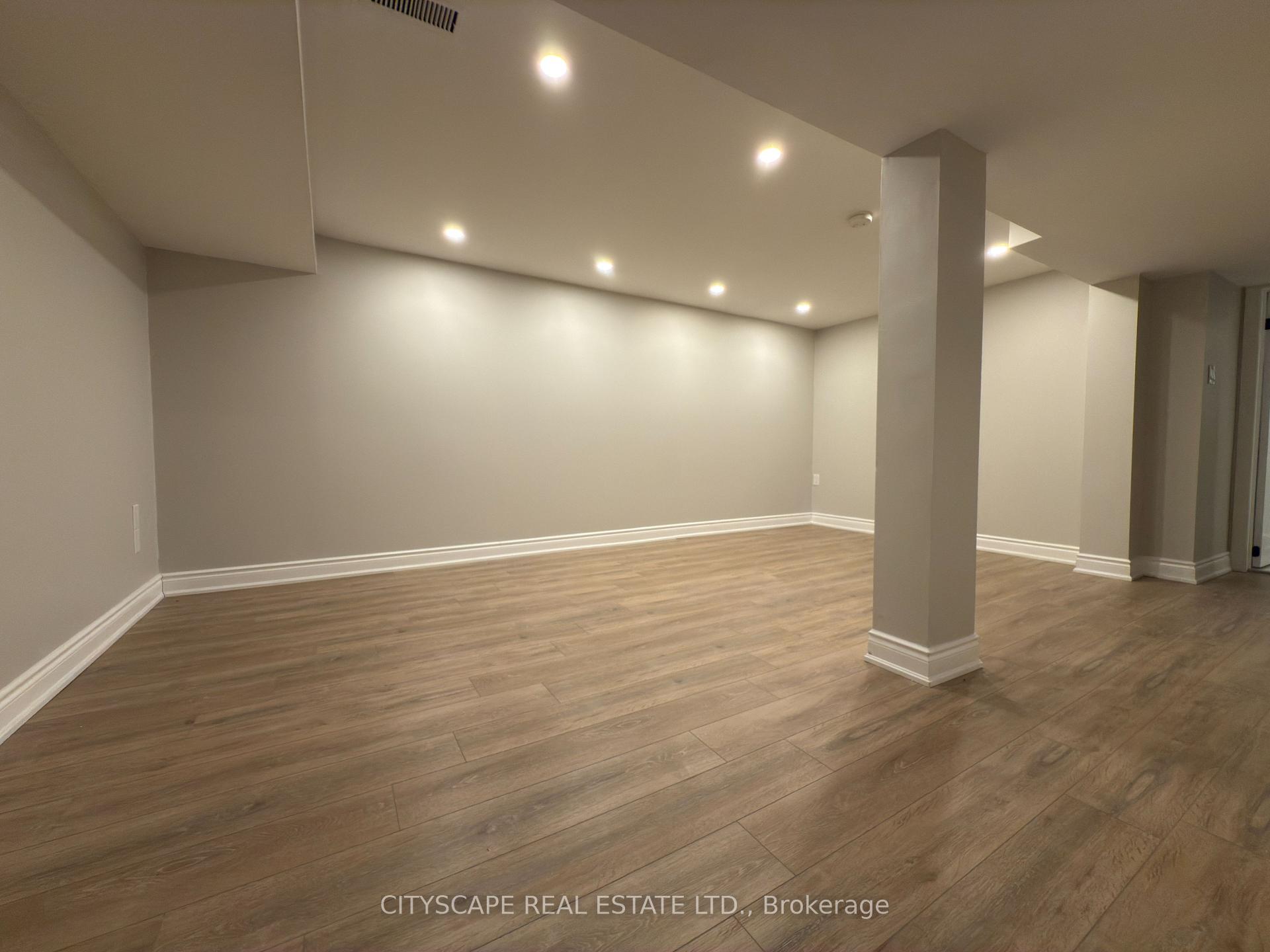 4 Bedrooms Condo at 5659 Glen Erin, Mississauga For sale