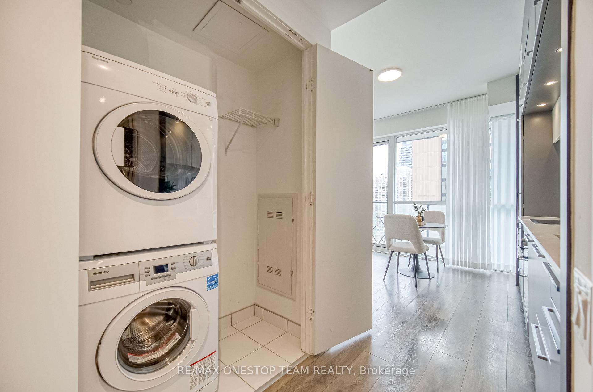 1 Bedroom Condo at 15 Grenville, Toronto For sale