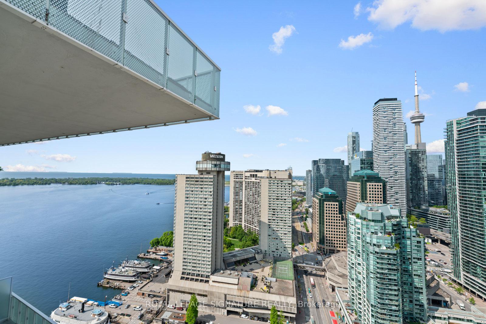 3 Bedrooms Condo at 15 Queens, Toronto For sale