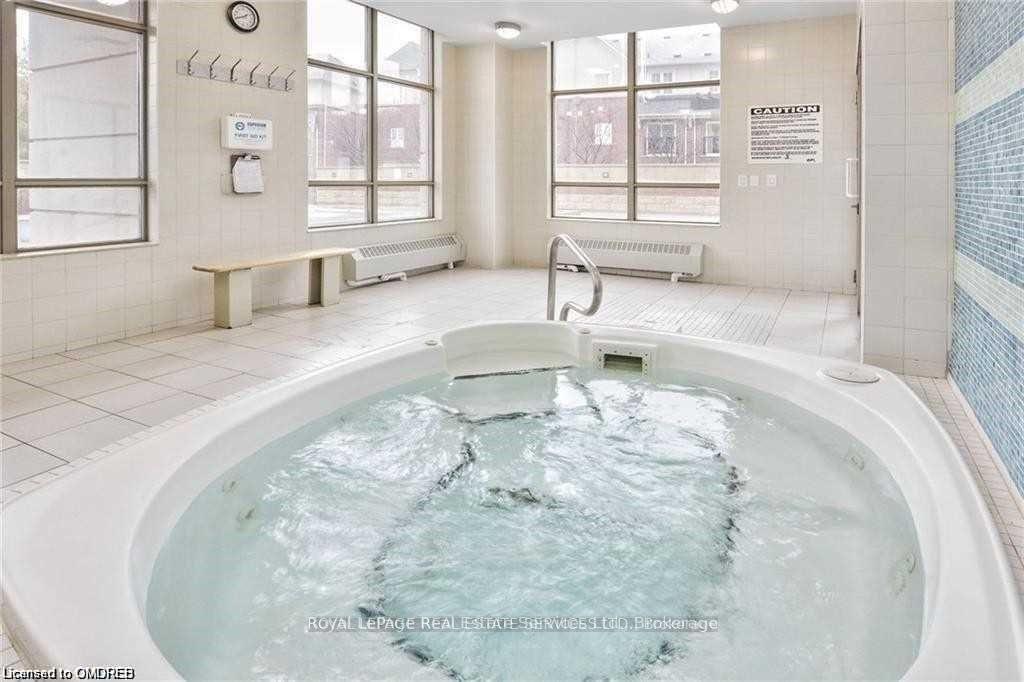2 Bedrooms Condo at 2391 Central Park, Oakville For sale