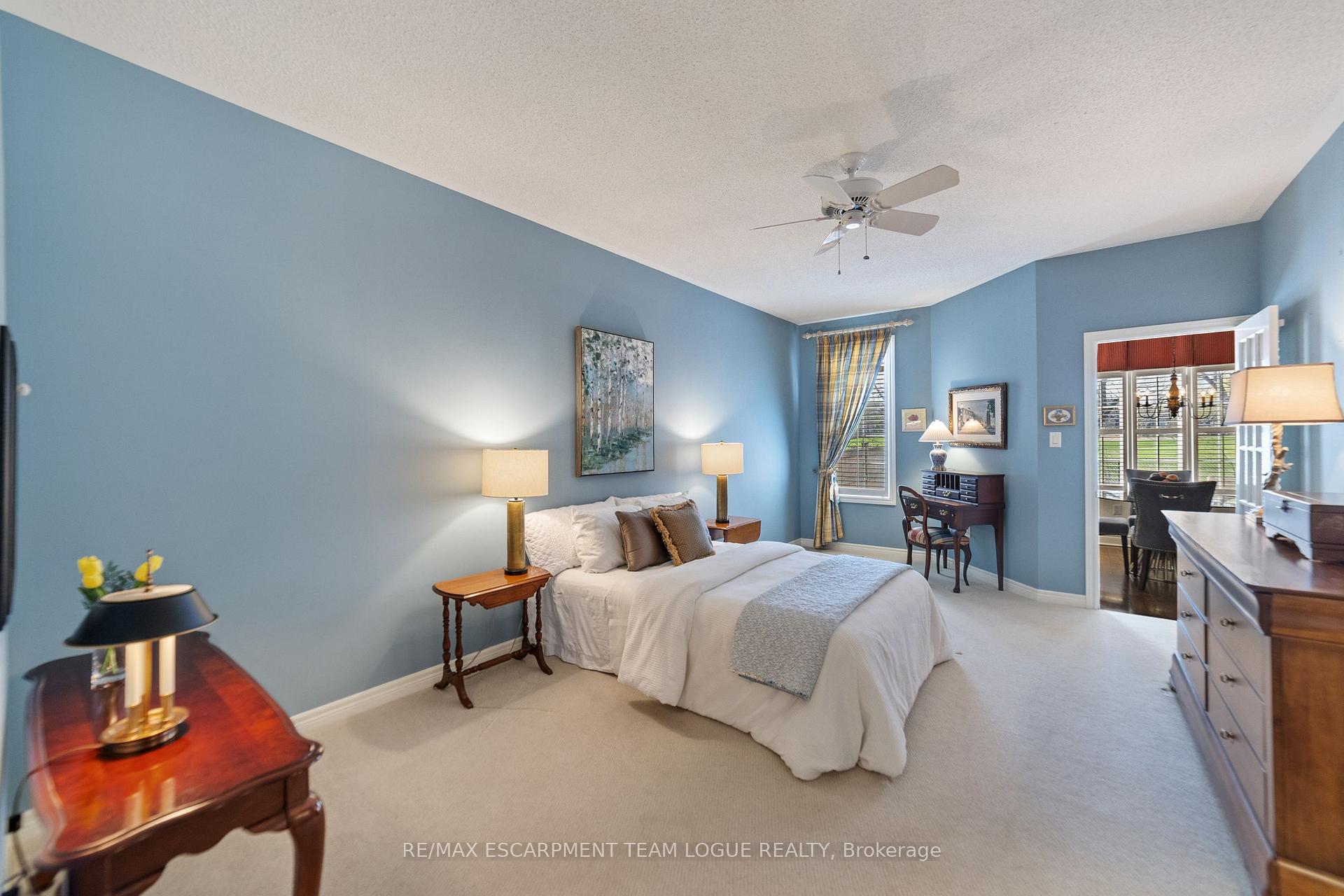 3 Bedrooms Semi-Detached at 4144 STONEBRIDGE,  Burlington For sale