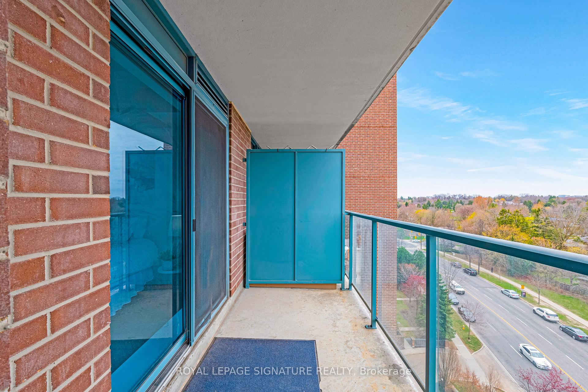 2 Bedrooms Condo at 233 Beecroft, Toronto For sale