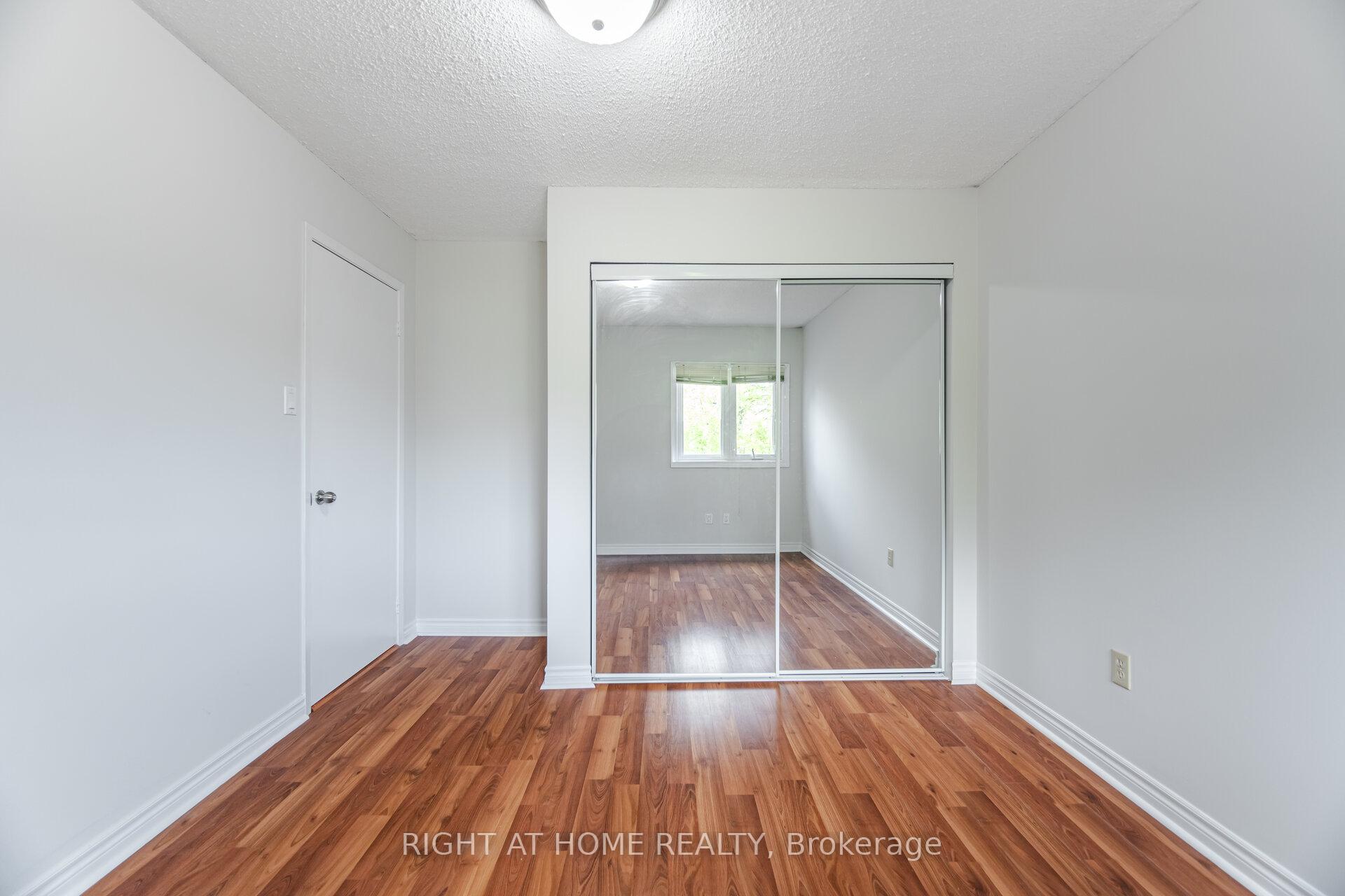 3 Bedrooms Condo at 3600 Colonial, Mississauga For sale