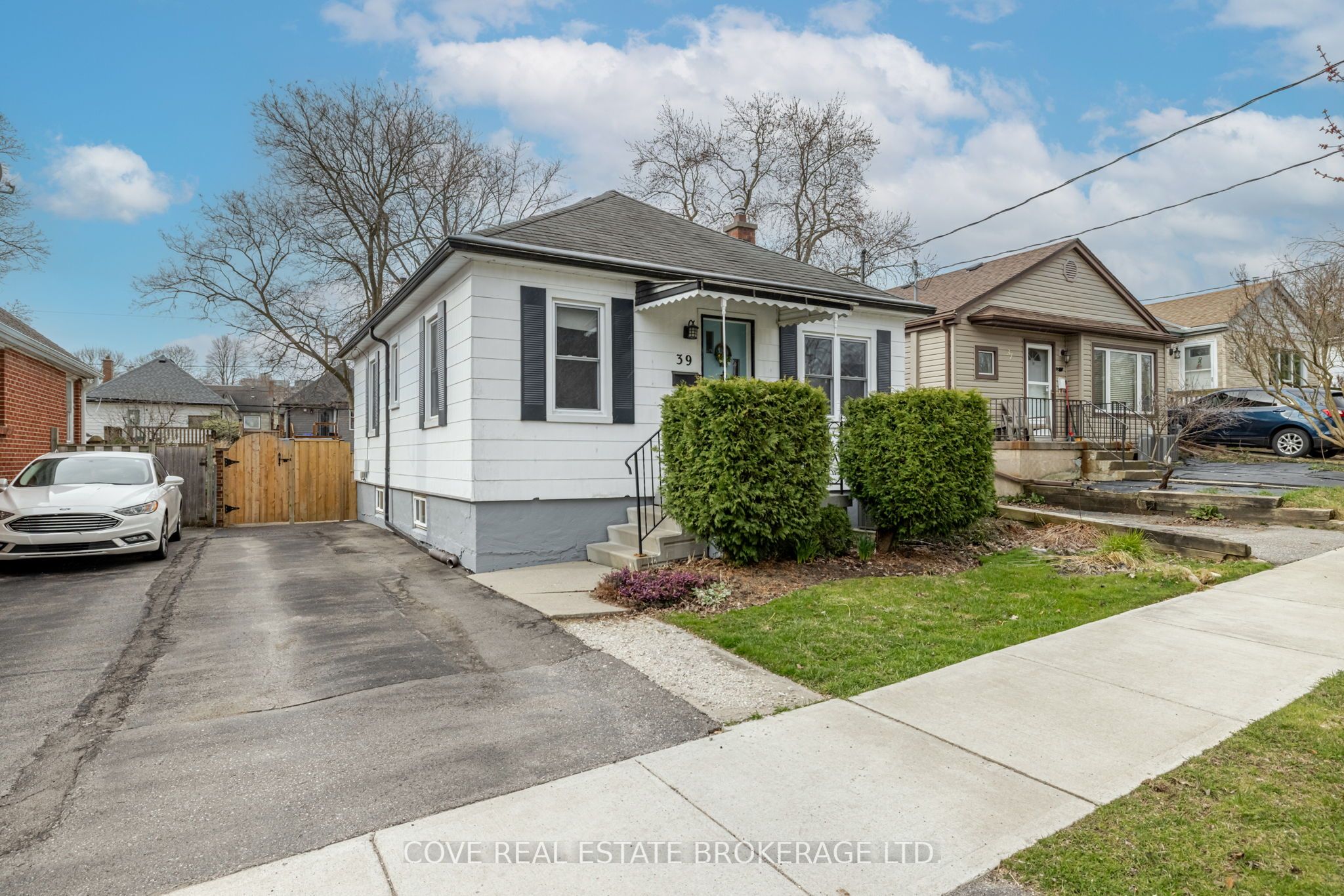39 Highway Avenue, London South, ON N6C 2K4
