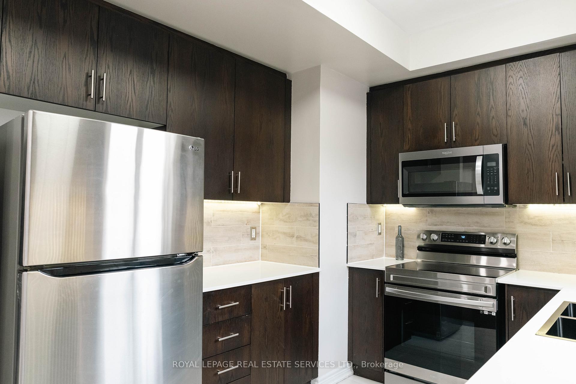 2 Bedrooms Condo at 9621 Jane, Vaughan For sale