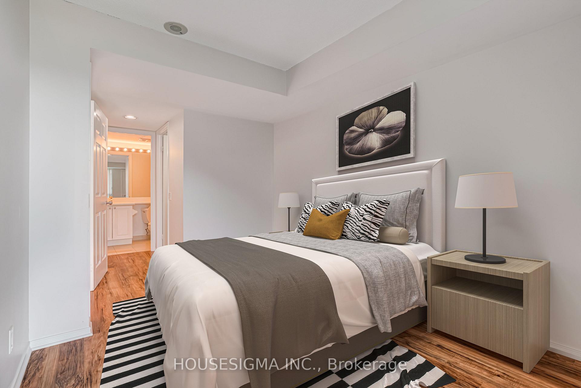 2 Bedrooms Condo at 28 Harrison Garden, Toronto For sale