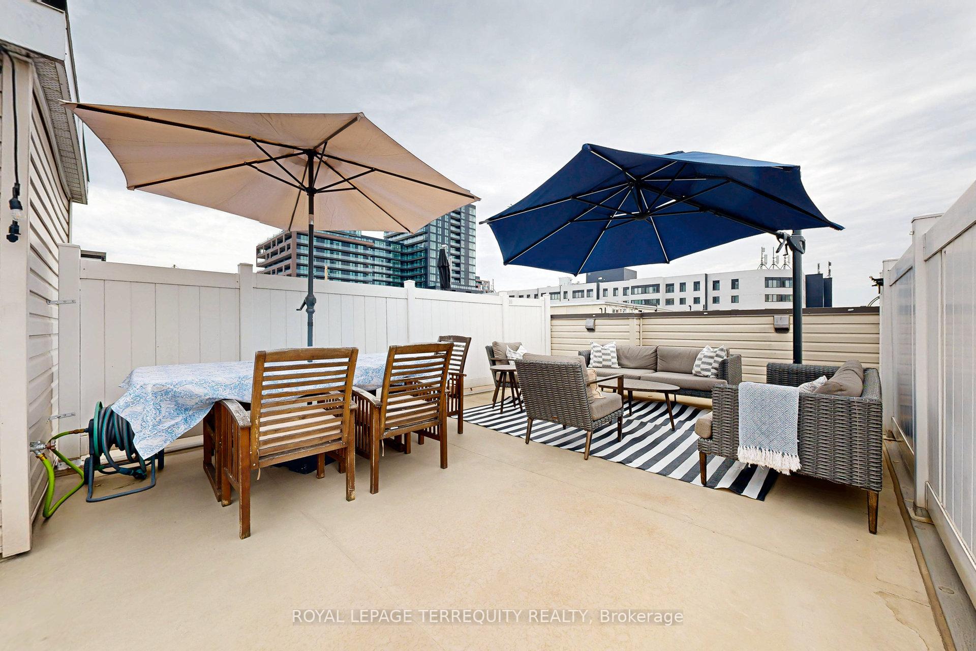 3 Bedrooms Condo at 25 Laidlaw, Toronto For sale