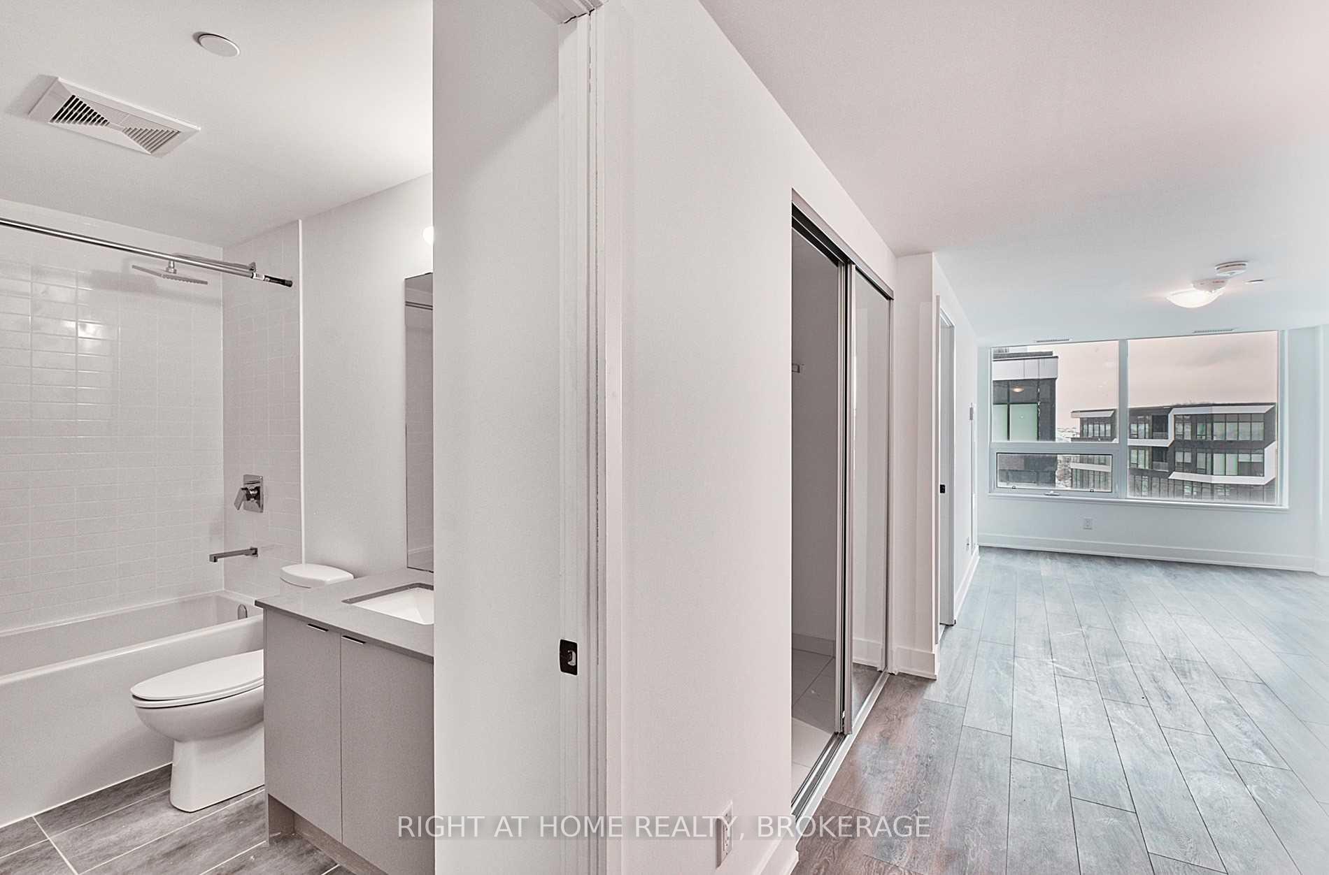 2 Bedrooms Condo at 2481 Taunton, Oakville For sale