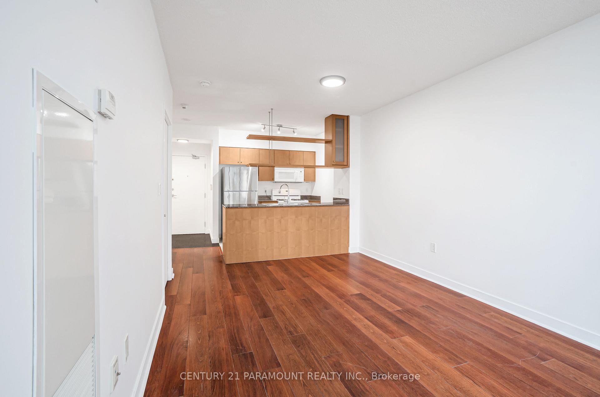 1 Bedroom Condo at 5 Mariner,  Toronto For sale