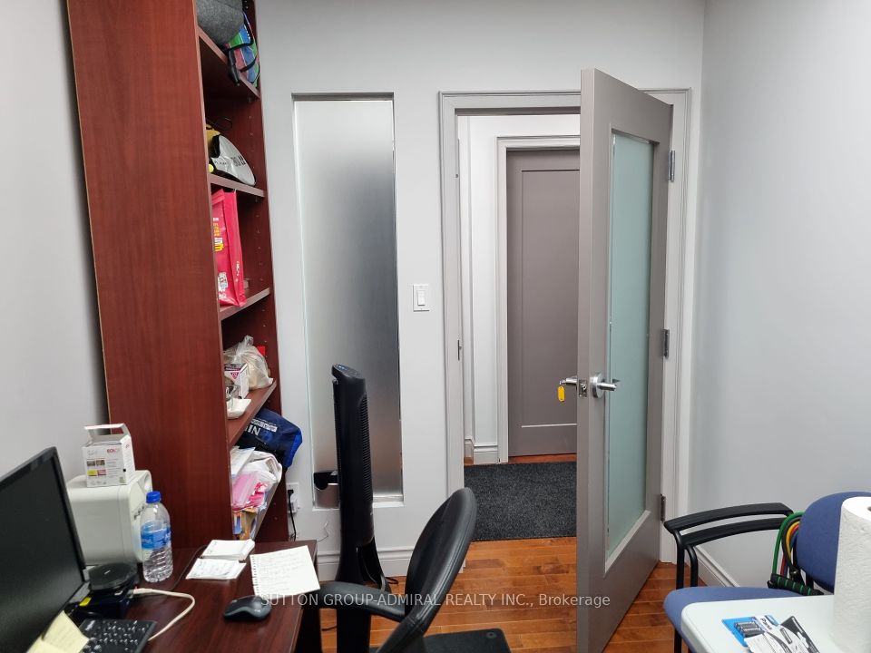https://trreb-image.ampre.ca/EWJXPFaZAtBlupRy6JaMD0XnRG3xCSFp65atj6RhhjU/rs:fit:960:960/wm:.5:so:0:50:.4/wmsh:10/wmt:PHNwYW4gZm9yZWdyb3VuZD0nd2hpdGUnIGZvbnQ9JzY4Jz5TVVRUT04gR1JPVVAtQURNSVJBTCBSRUFMVFkgSU5DLiwgQnJva2VyYWdlPC9zcGFuPg/L3RycmViL2xpc3RpbmdzLzMzLzg1LzIxLzYzL3AvMWQ1NmI2MjMtZGM5Mi00Y2IzLTkyNWItYjJmMTMzNGU4M2UwLmpwZw.jpg