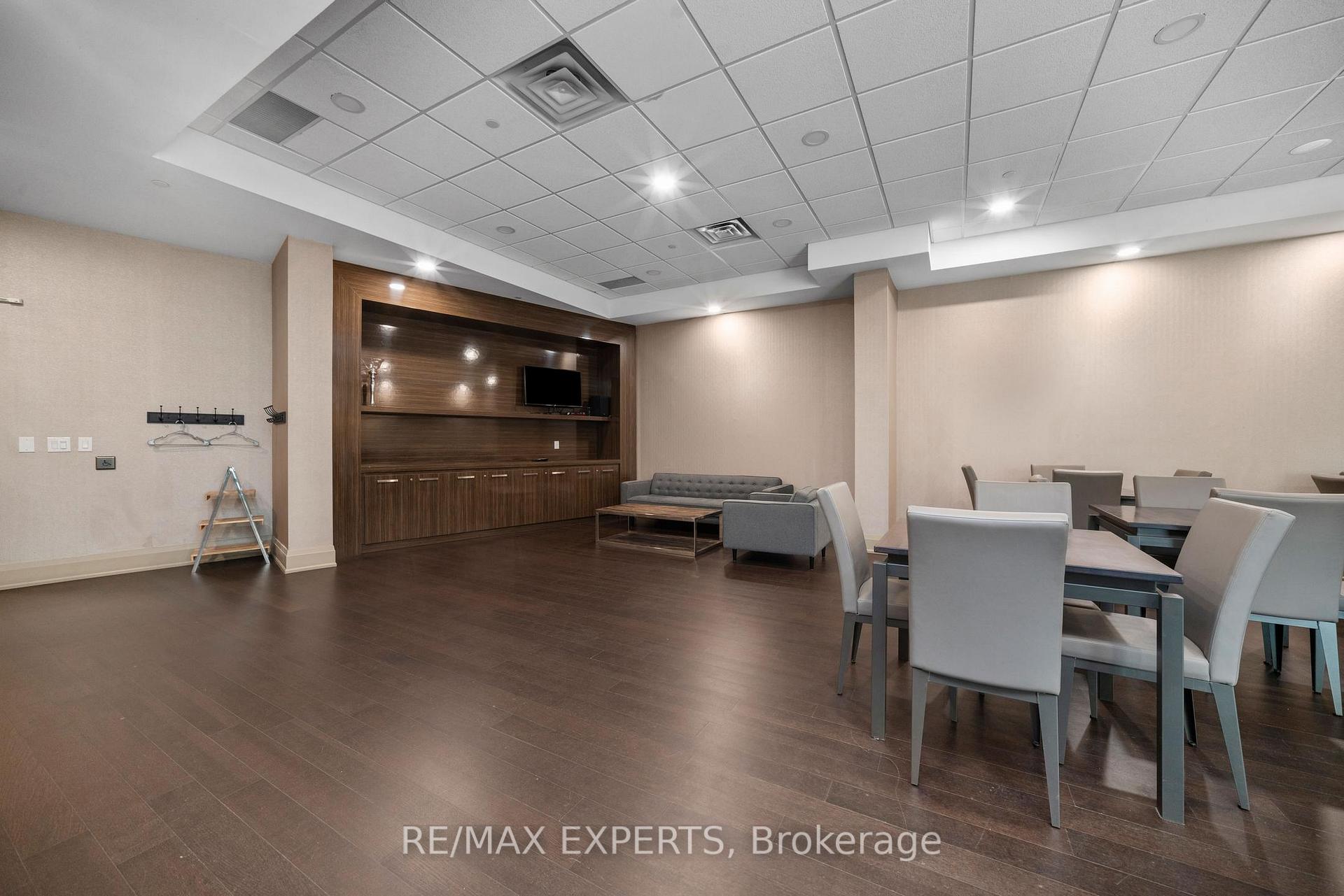 1 Bedroom Condo at 86 Woodbridge, Vaughan For sale