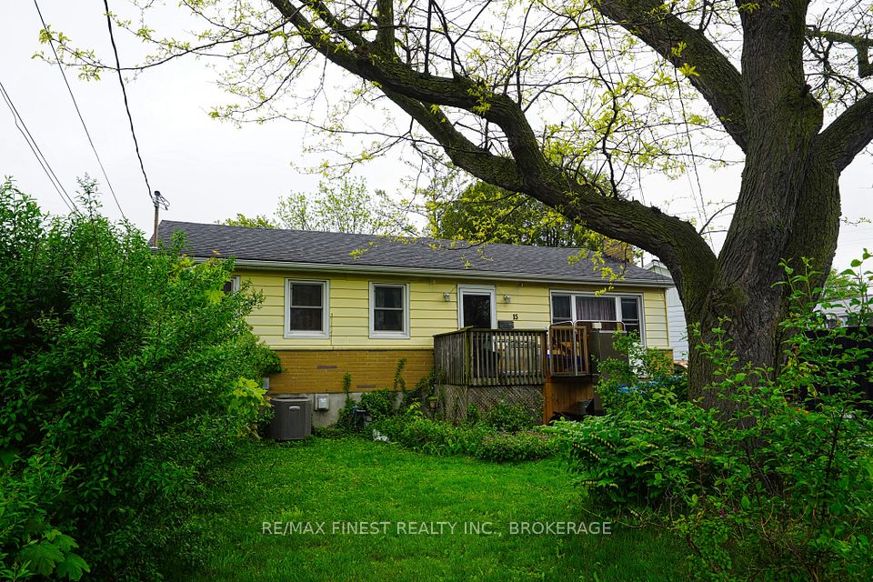 15 Howard Crescent