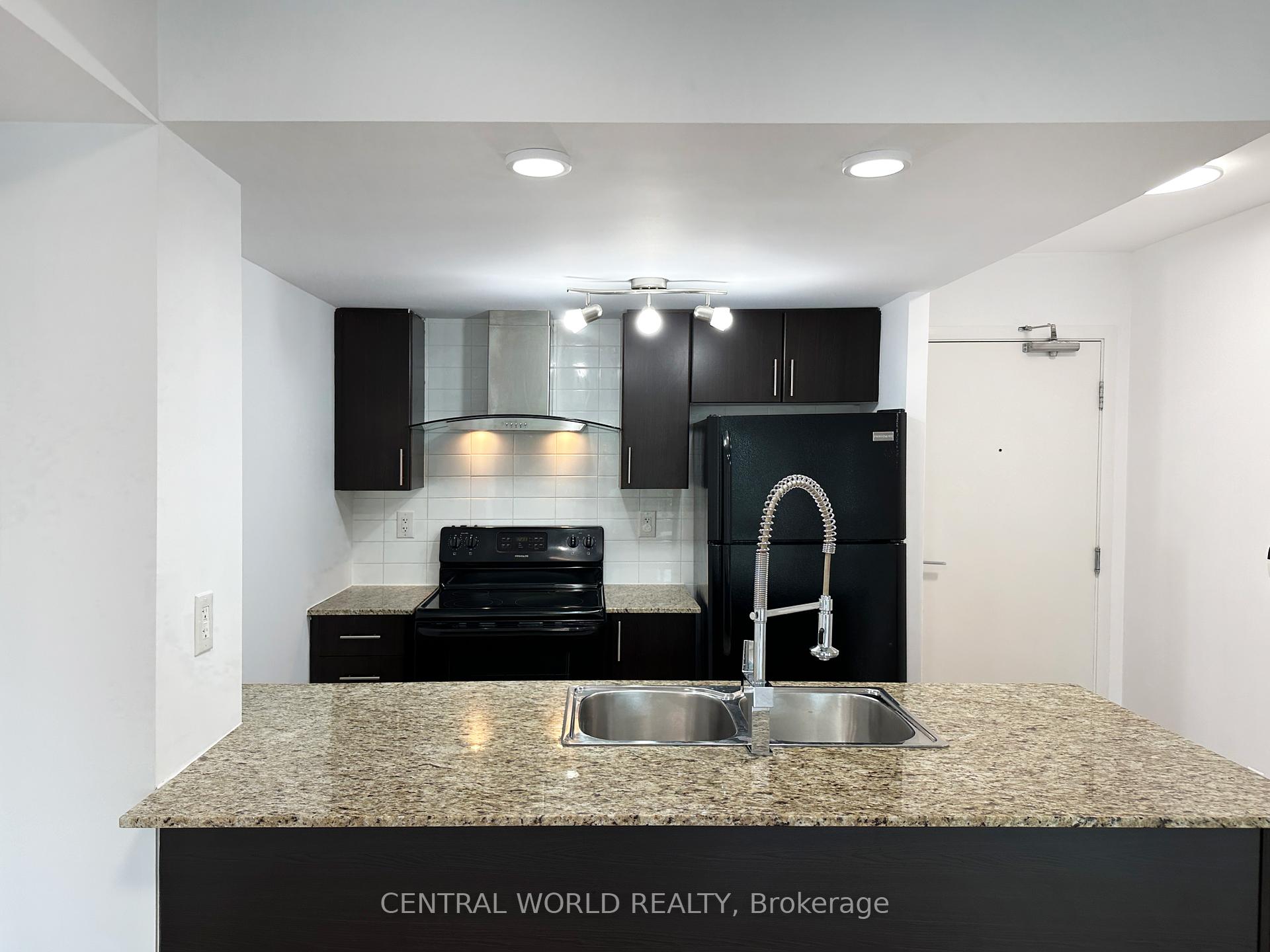 2 Bedrooms Condo at 25 Town Centre,  Toronto For sale