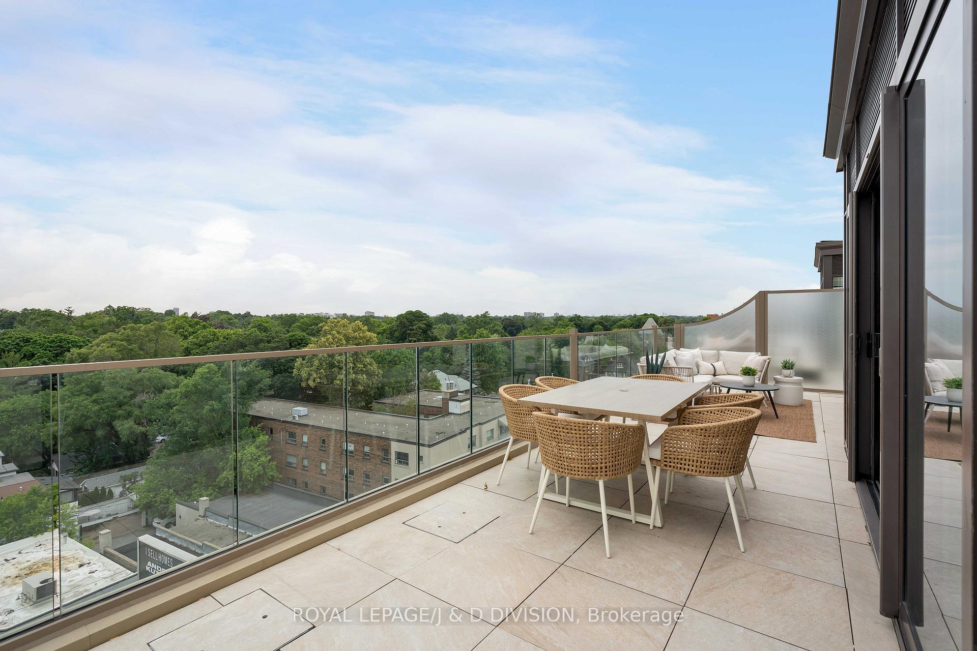 3 Bedrooms Condo at 1 Strathgowan, Toronto For sale