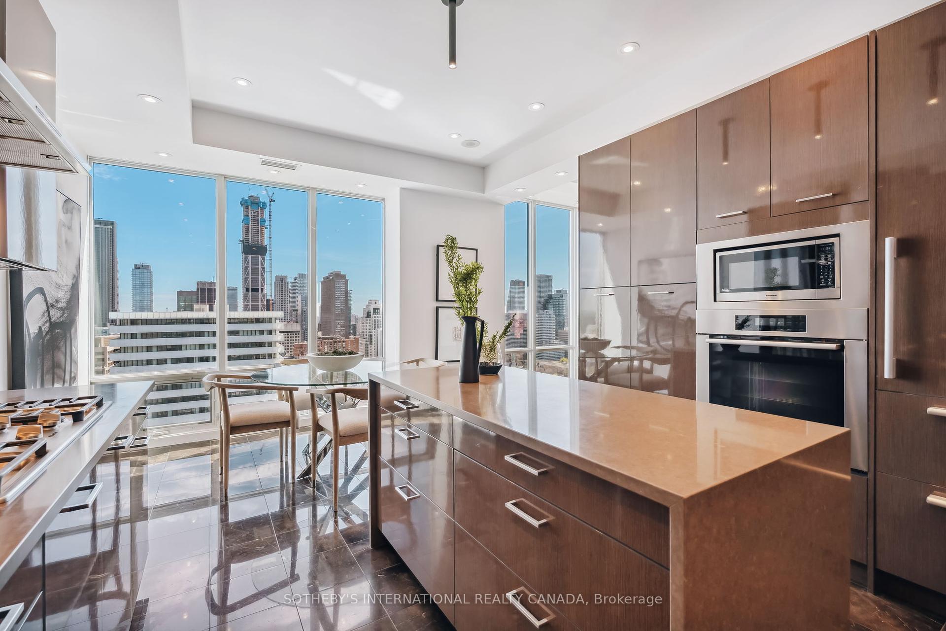 3 Bedrooms Condo at 1 Bedford, Toronto For sale