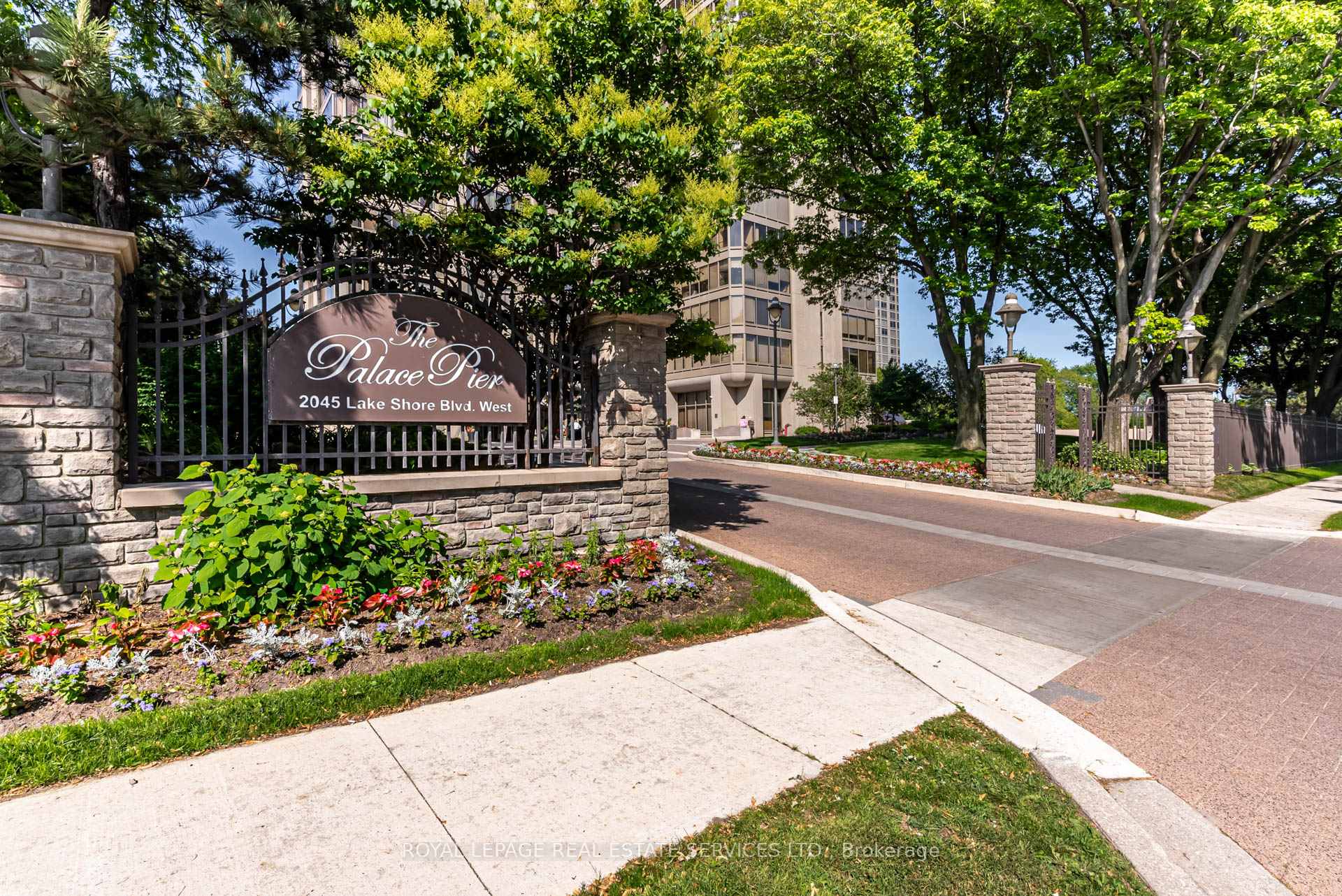 2 Bedrooms Condo at 2045 Lake Shore, Toronto For sale