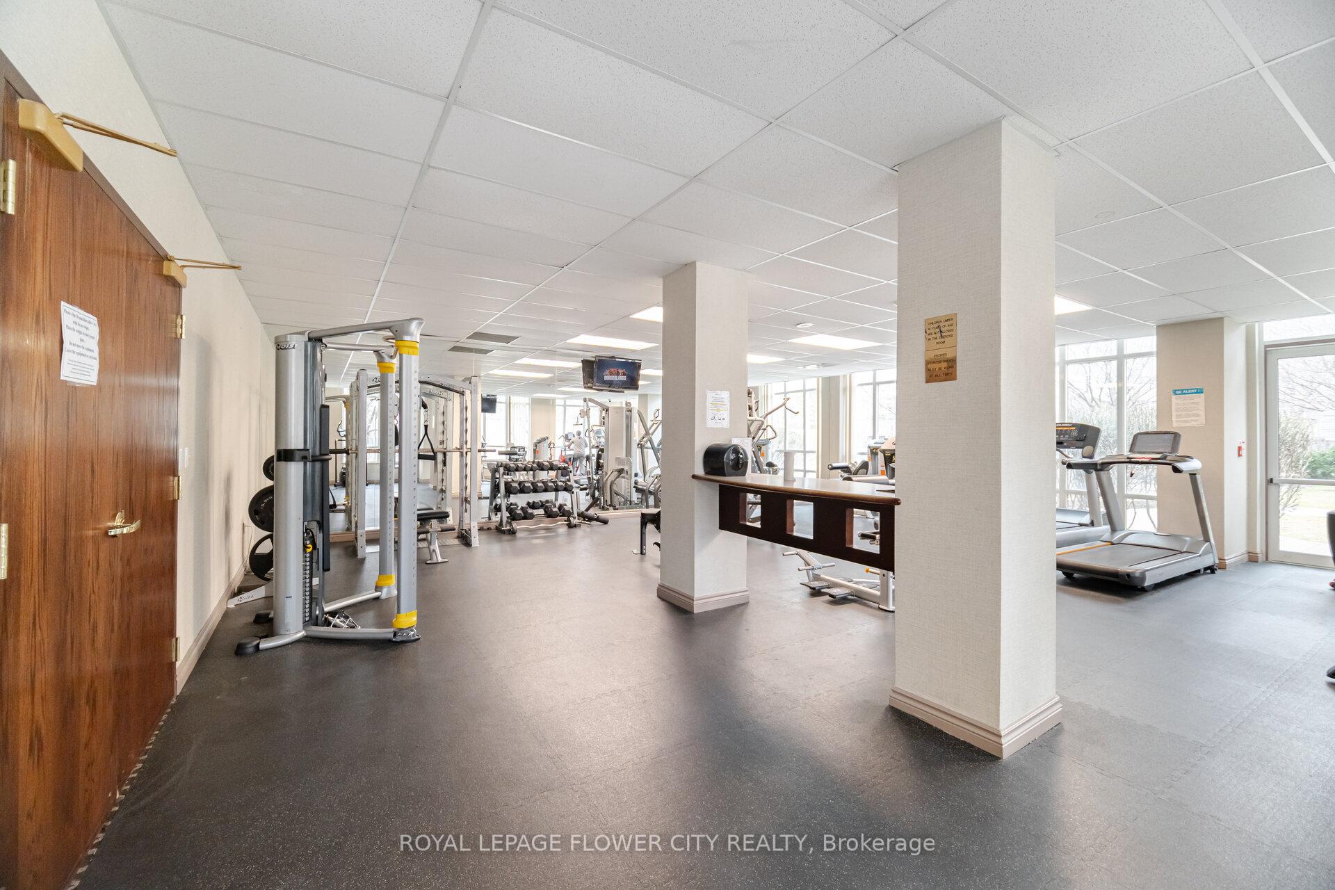 2 Bedrooms Condo at 156 Enfield, Mississauga For sale