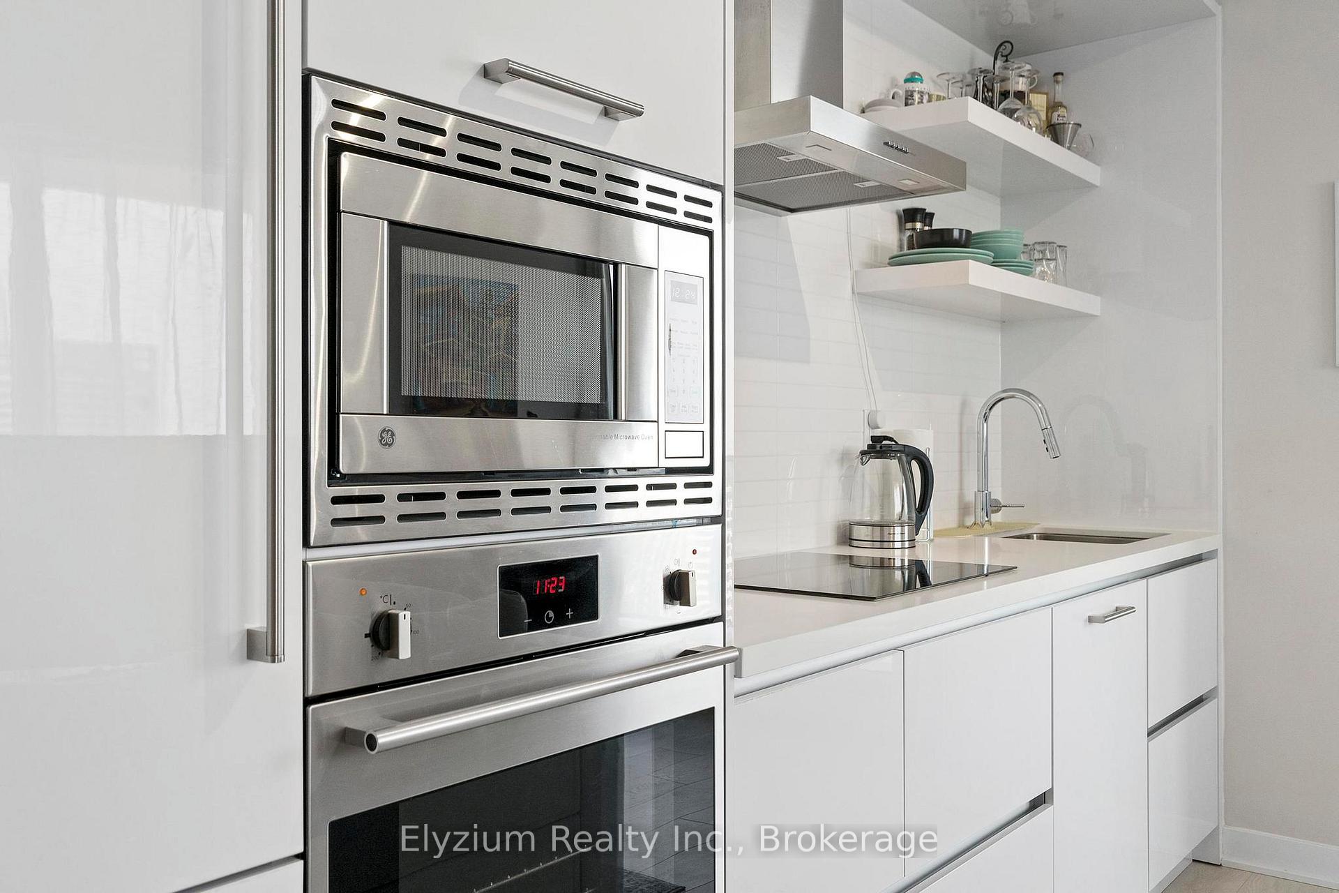 2 Bedrooms Condo at 2221 Yonge, Toronto For sale