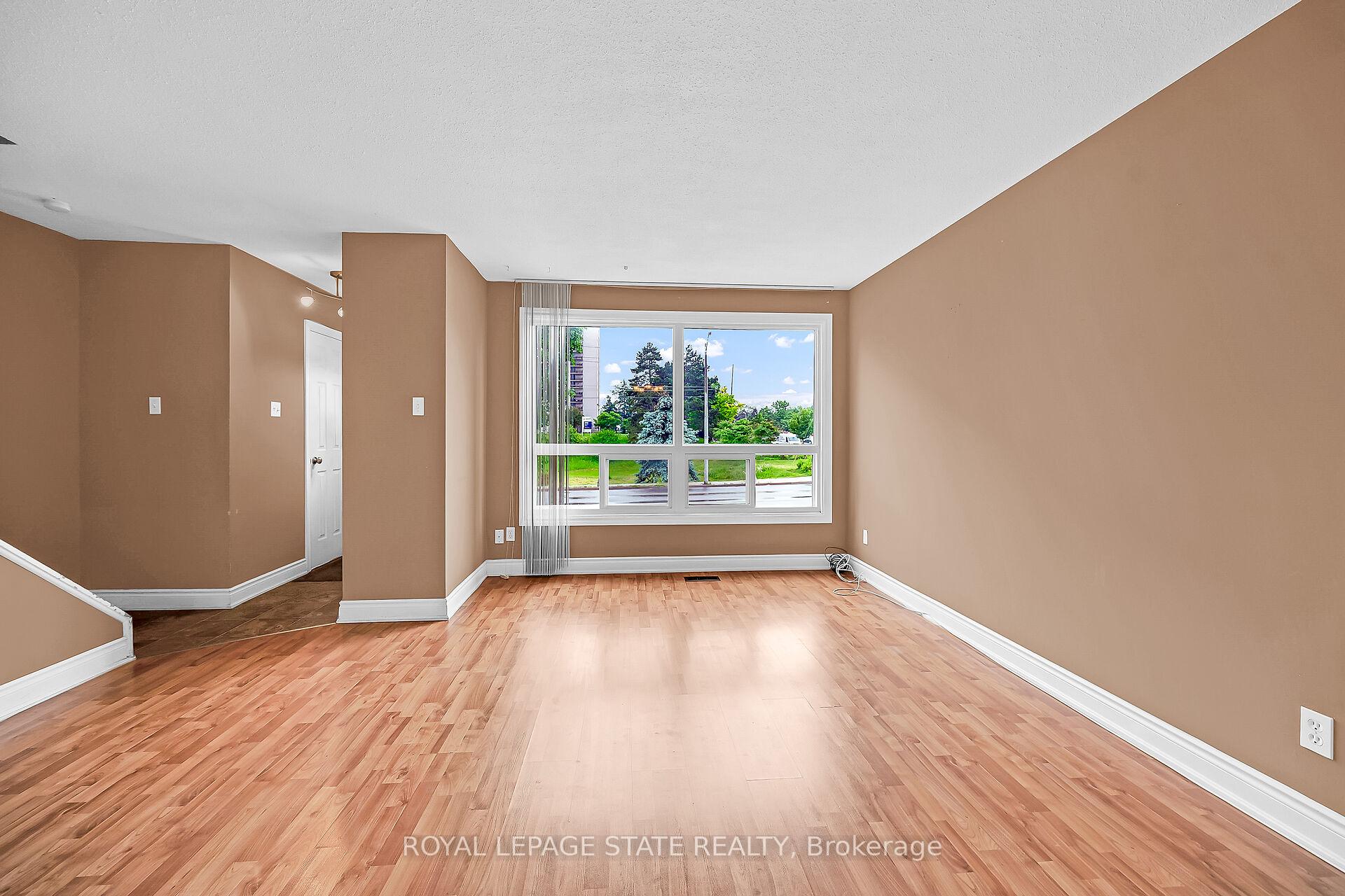 3 Bedrooms Condo at 977 Francis, Burlington For sale
