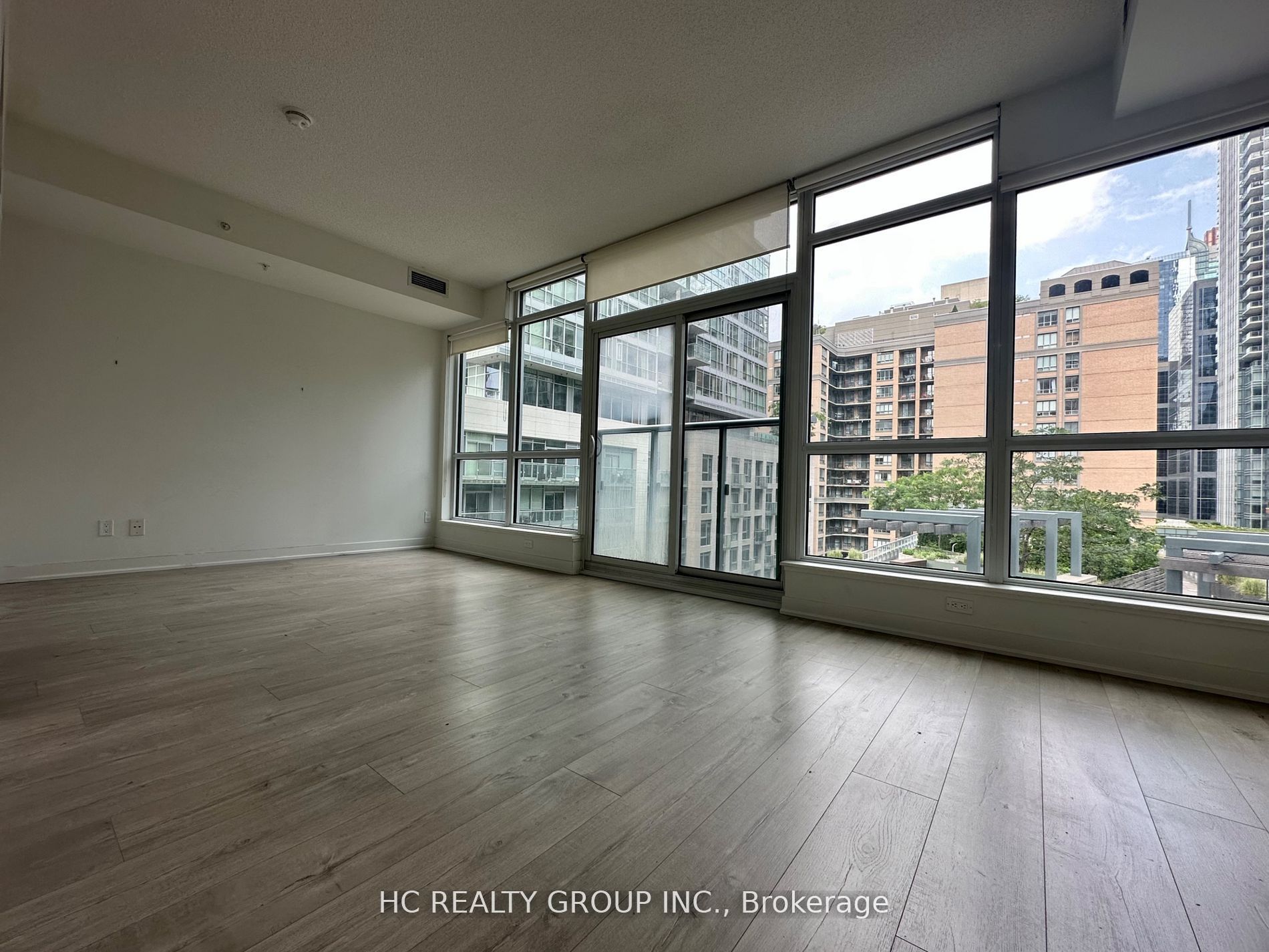 30 Nelson Street, #703