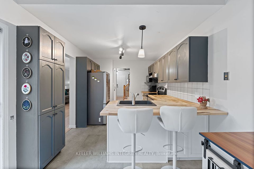 10 Baton Court, Kanata, ON K2L 4C8