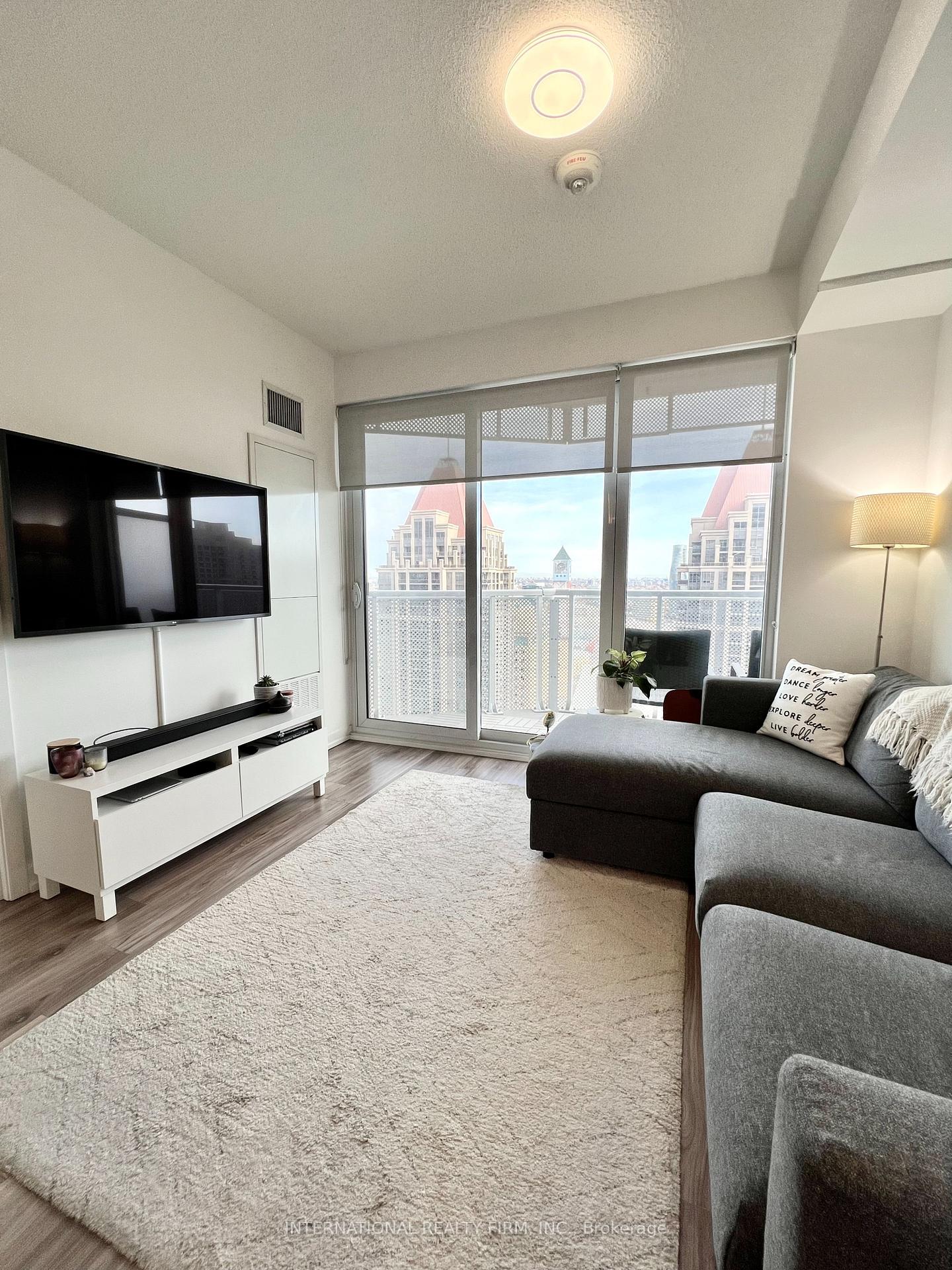 2 Bedrooms Condo at 4065 Confederation, Mississauga For sale