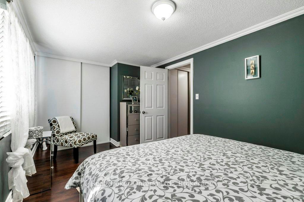 3 Bedrooms Condo at 610 Barton,  Hamilton For sale