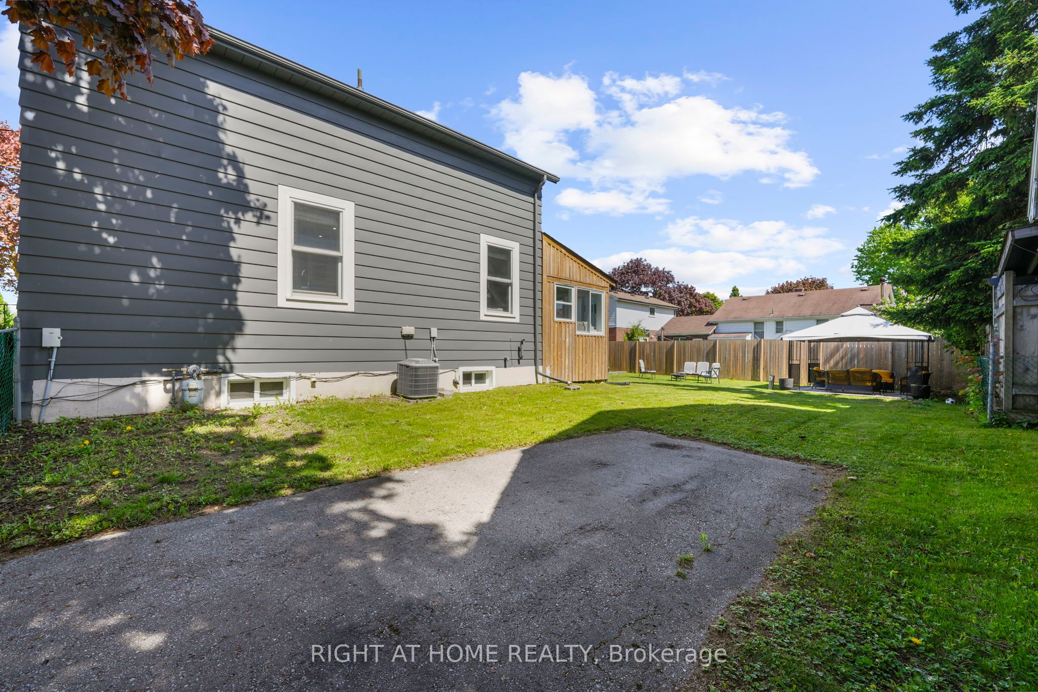 392 Stouffer Street
