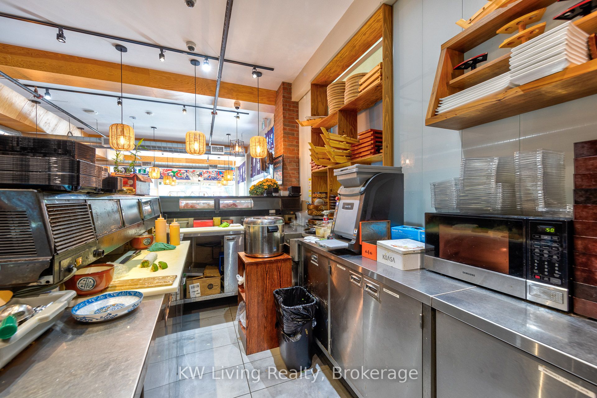 1864 Queen Street E