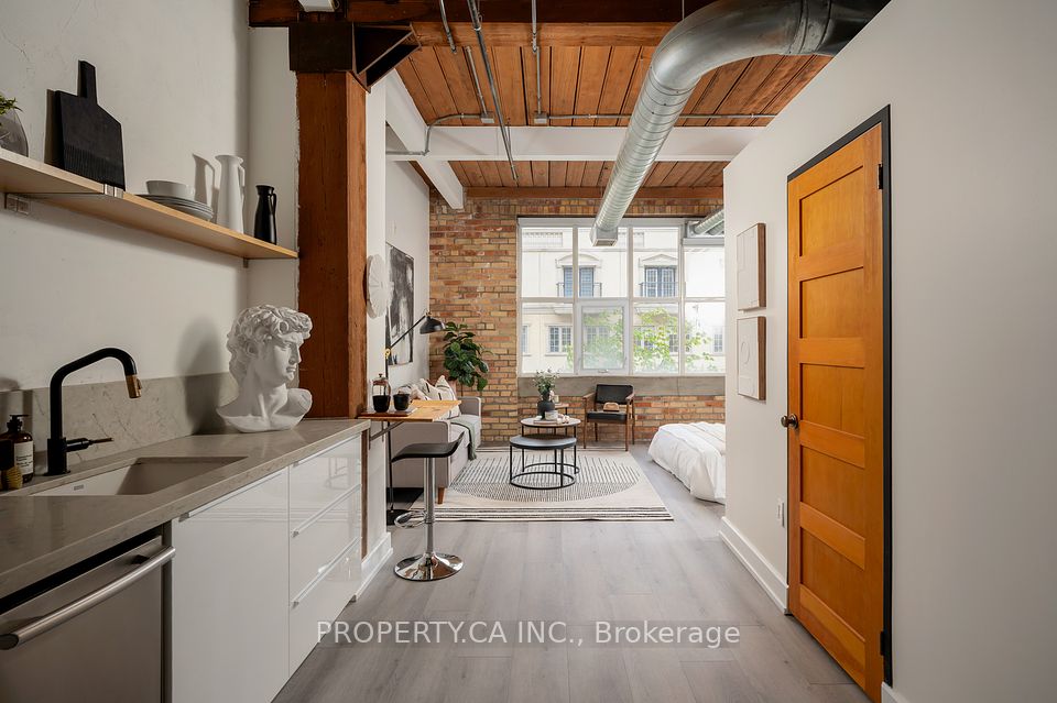 955 Queen Street