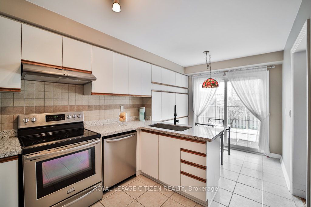 9 Hartnell Square, Brampton, ON L6S 5W7