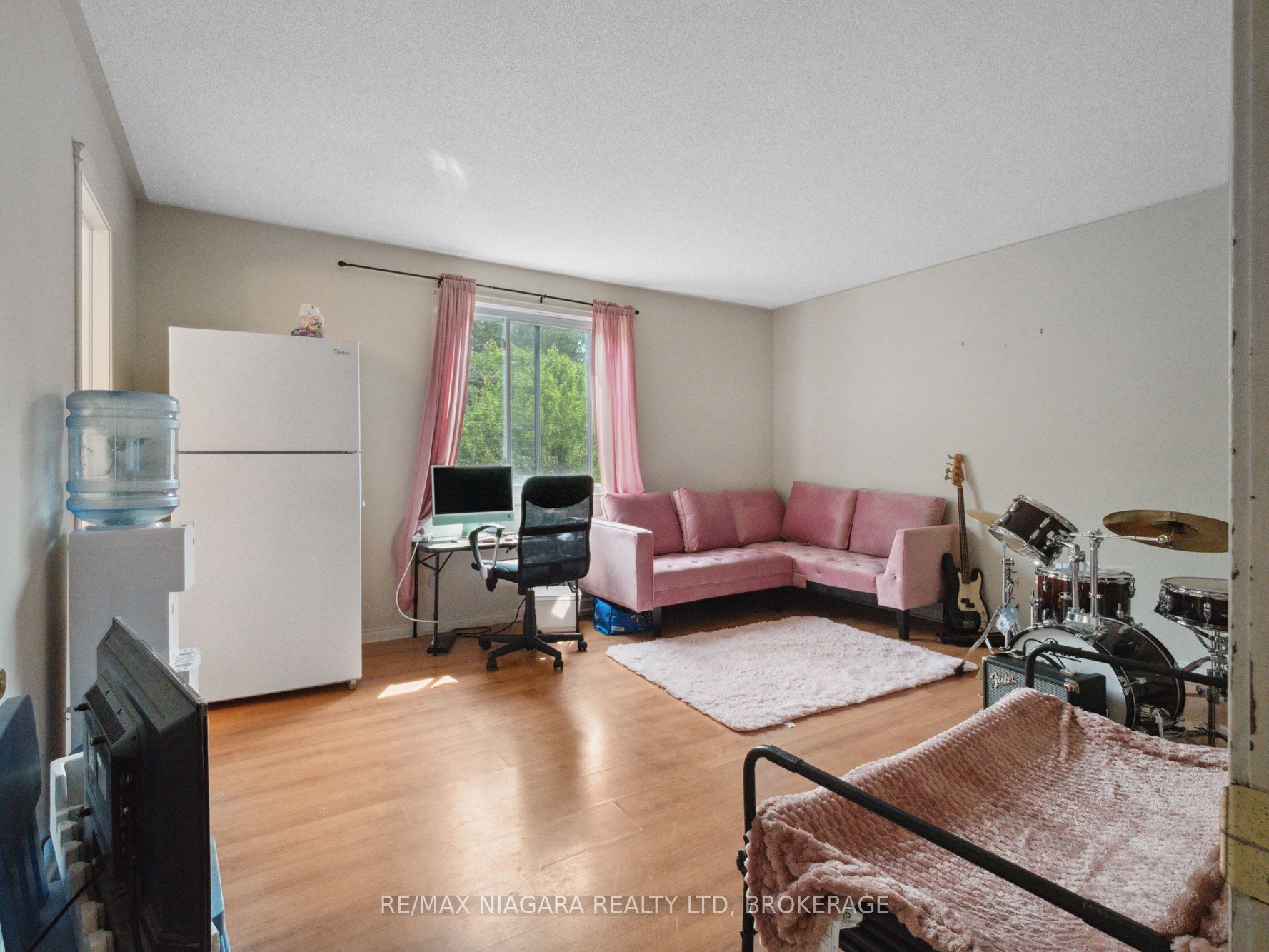 10 Beverly Glen Drive