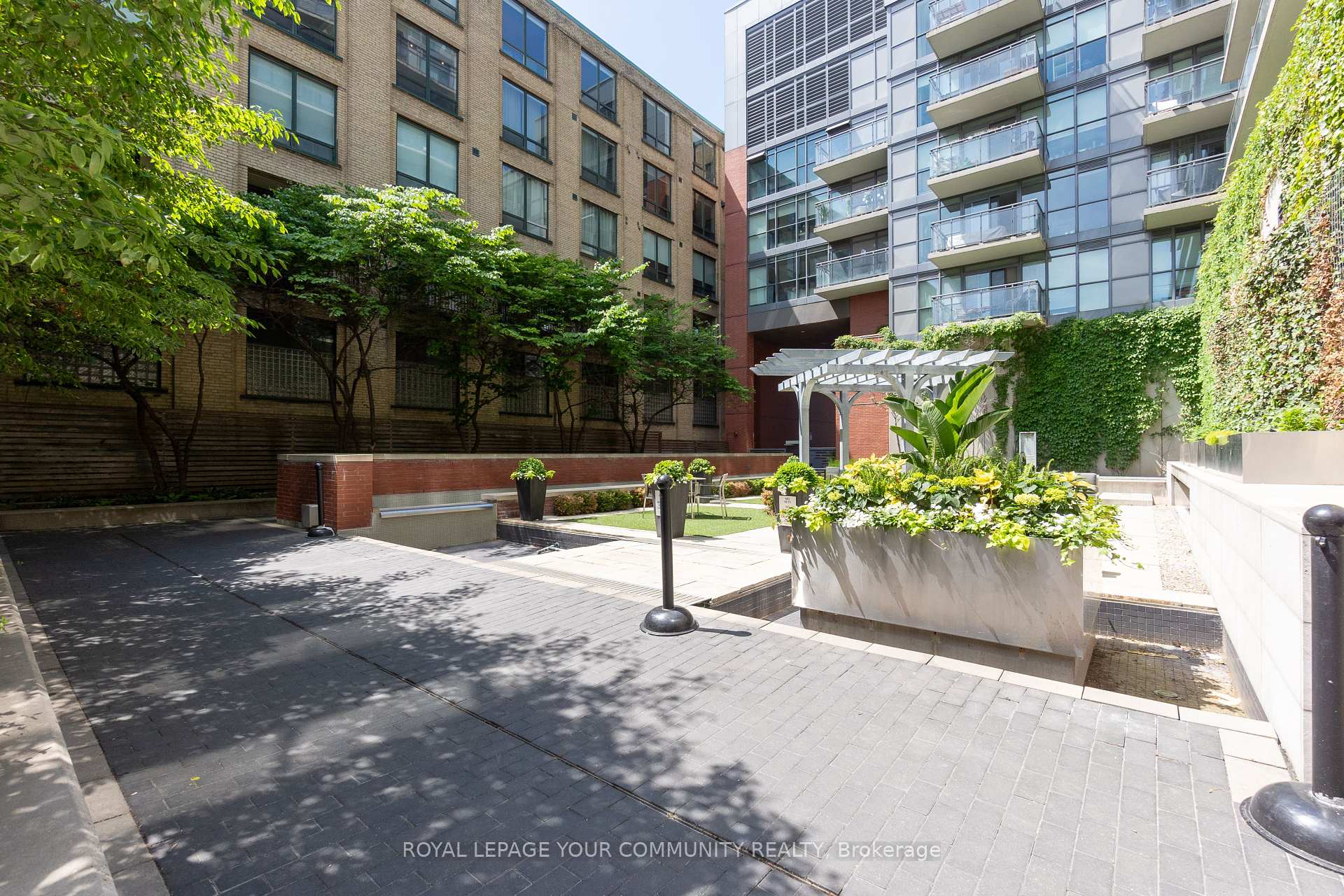 2 Bedrooms Condo at 775 King, Toronto For sale